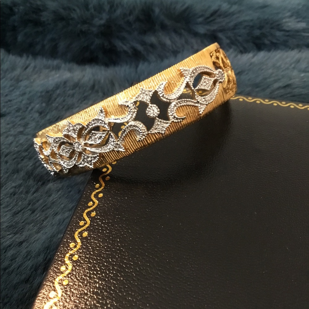 Like New Vintage Gold Toned Intricate Lattice Design Crystal Bangle